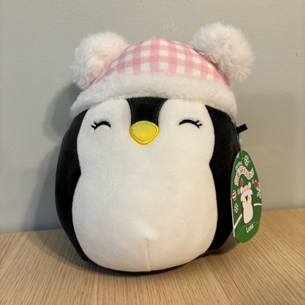 Luna the Penguin with Pink Holiday Hat 8” Squishmallow